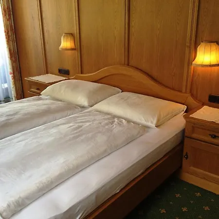Gaestehaus Laerchenheim Guest house Mayrhofen